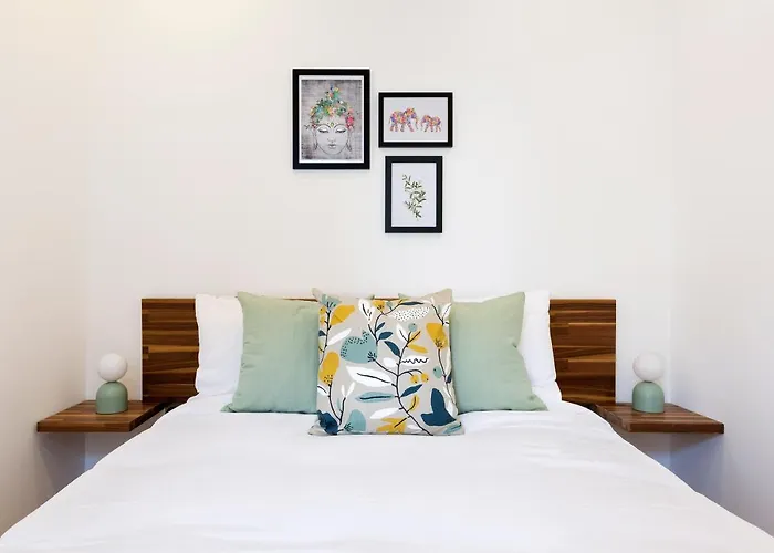 Spacious 4 Bedrooms Flat In New Oxford Street