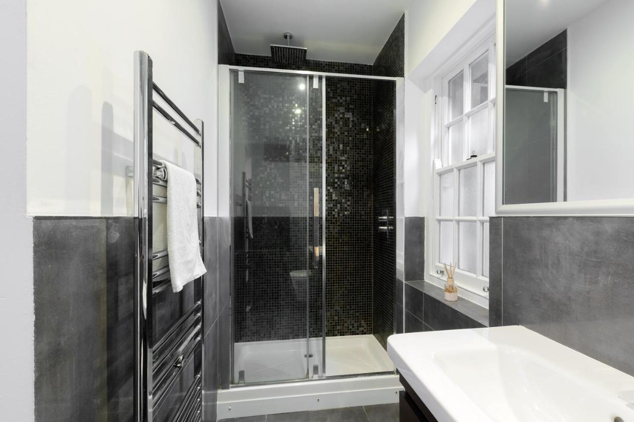 Spacious 4 Bedrooms Flat In New Oxford Street Appartamento Londra